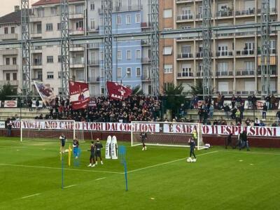 Striscione al Fila: “Vogliamo Cairo fuori dai co***oni e sabato 11 espulsioni”. Poi gli steward lo strappano
