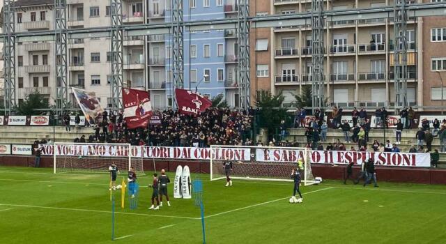 Striscione al Fila: “Vogliamo Cairo fuori dai co***oni e sabato 11 espulsioni”. Poi gli steward lo strappano