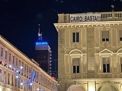 “Cairo: basta!!!”. Lo striscione in Piazza San Carlo
