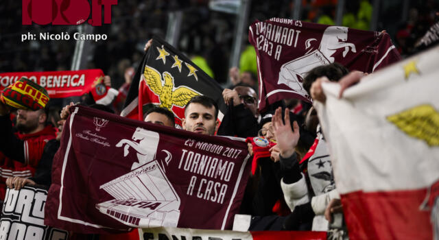 Benfica: i tifosi sventolano le bandiere del Toro all&#8217;Allianz Stadium