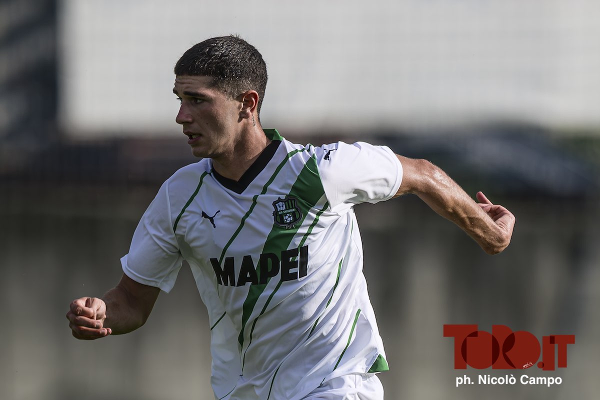 Cristian Volpato con la seconda maglia del Sassuolo