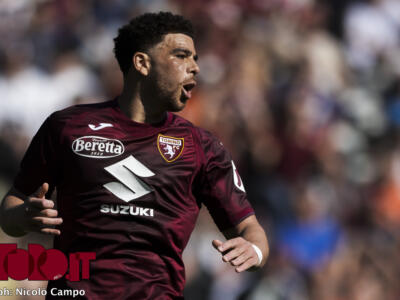 Torino, l’attesa per la coppia Adams-Simeone continua
