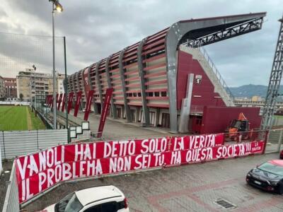 Striscione per Vanoli: “Hai detto solo la verità, il problema è questa società”