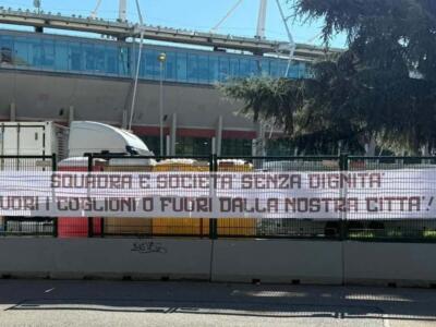“Squadra e società senza dignità”: lo striscione allo stadio Grande Torino