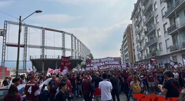 VIDEO / I cori del corteo contro Cairo: &#8220;Devi vendere&#8221;
