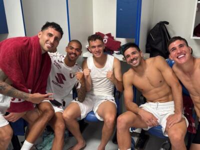 Il Toro festeggia negli spogliatoi e Simeone posta la foto