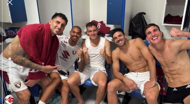 Il Toro festeggia negli spogliatoi e Simeone posta la foto