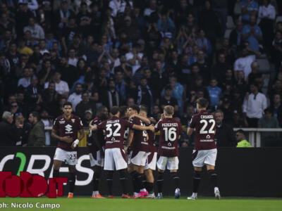 Foto di squadra per il Torino: presente anche il presidente Cairo