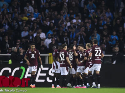 Contestare e applaudire: due facce della stessa medaglia