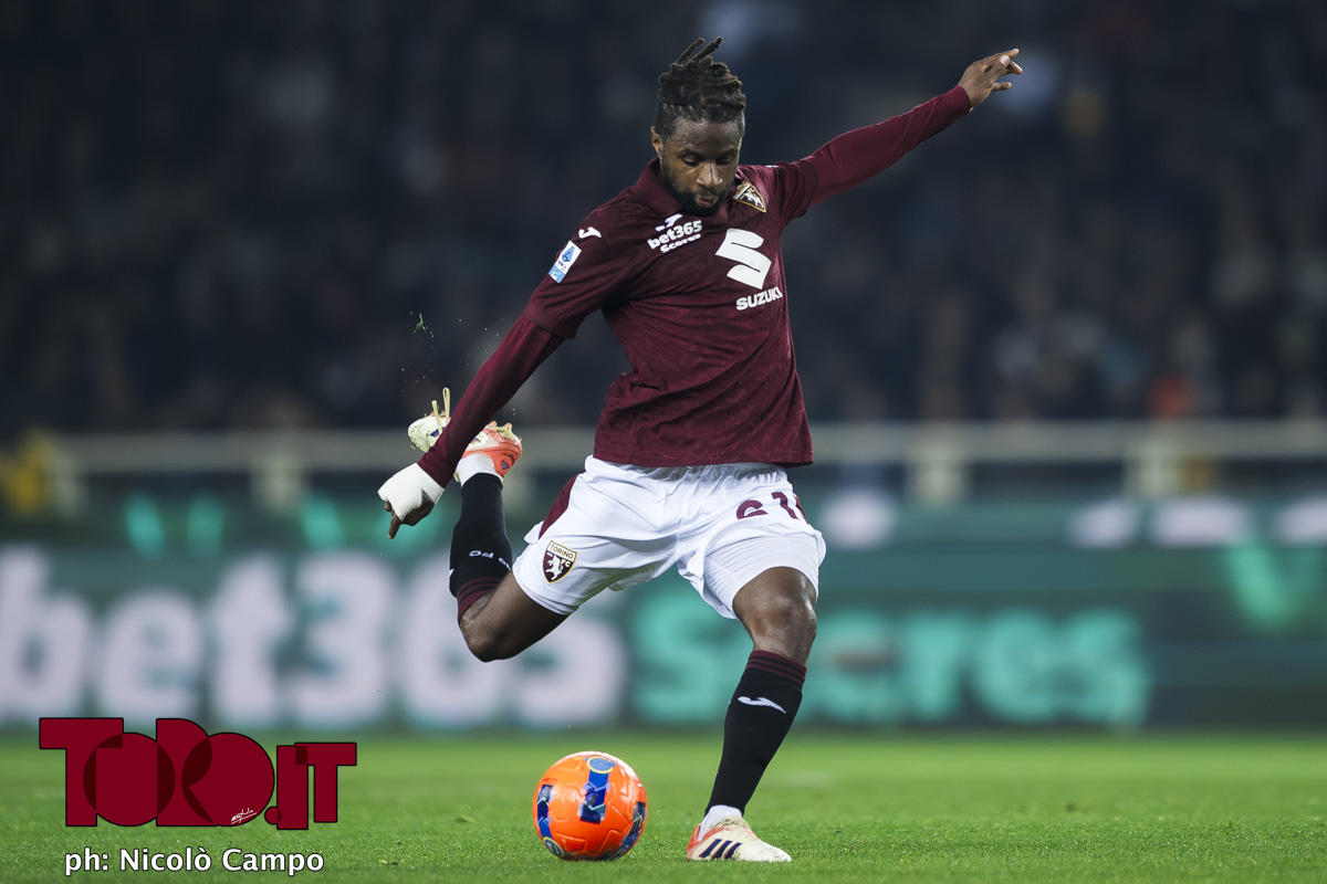 Tra infortuni e Coppa d’Africa è una difesa in piena emergenza