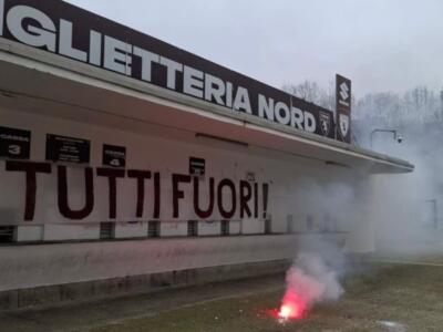 Toro, la contestazione prosegue con un altro striscione: “Tutti fuori!”