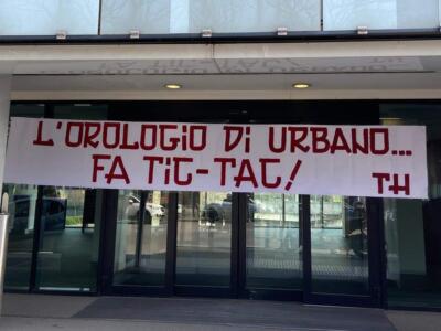 Torino Hooligans, la protesta a Milano sotto la sede di Rcs: cori e striscioni