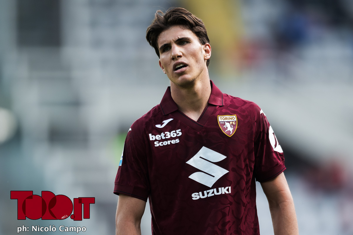 https://www.toro.it/wp-content/uploads/2026/04/1NC8452.jpg Torino, Casadei: “In Inghilterra ho perso del tempo, passo troppo grande”