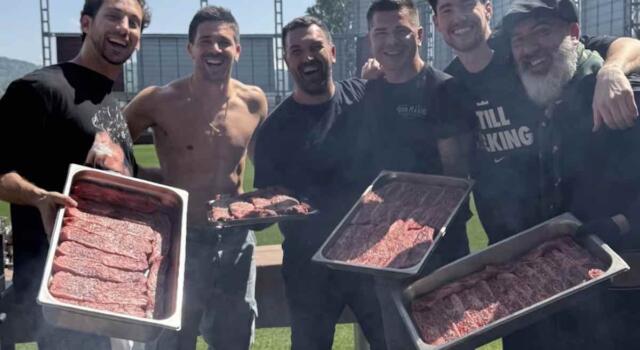 Torino, grigliata di gruppo al Filadelfia dopo l’allenamento