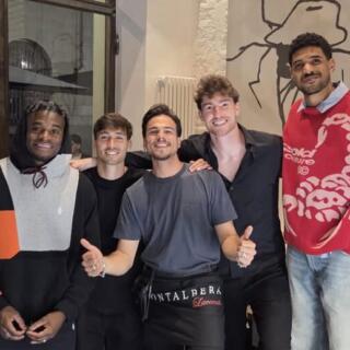 Cena fuori per il compleanno di Israel: ci sono anche Zapata, Coco e Obrador