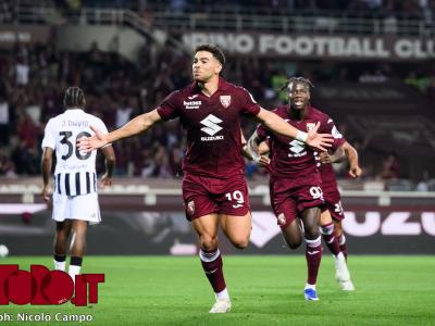 La testata di Casadei e il gol di Adams rimontano i 2 gol bianconeri, il derby finisce pari