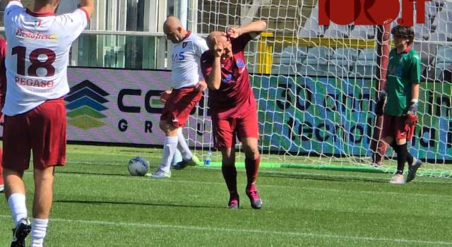 VIDEO / Ferrante fa gol ed esulta mostrando le corna