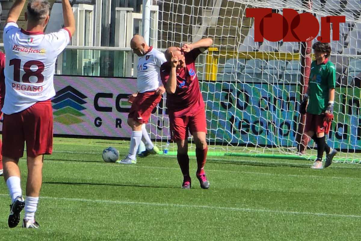VIDEO / Ferrante fa gol ed esulta mostrando le corna