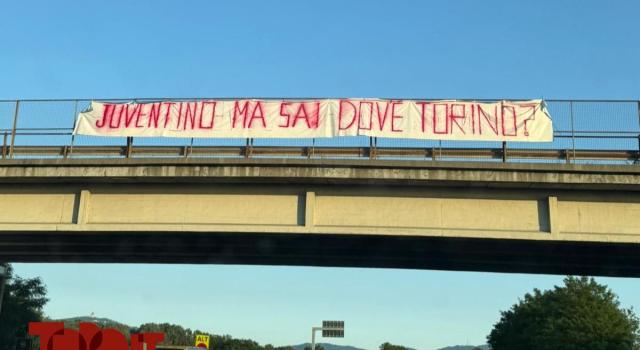 “Juventino, lo sai dov’è Torino?”: lo striscione sfottò dei granata