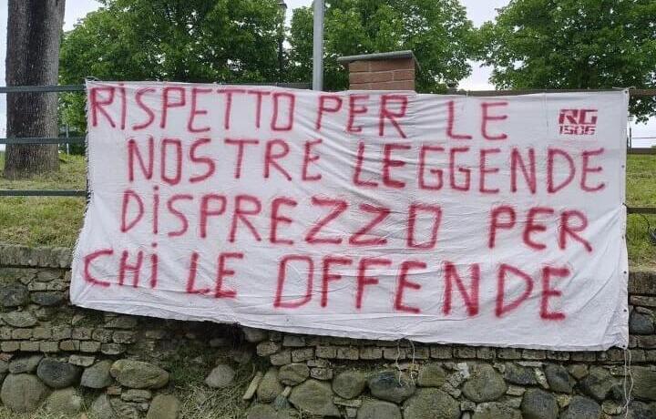 Striscioni contro Cairo a Superga: “Rispetto per le nostre leggende disprezzo per chi le offende”