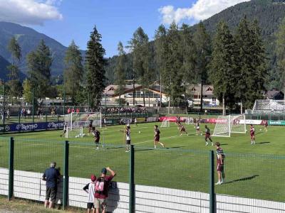 Pinzolo, l’allenamento: 200 tifosi, prima di Mascardi e striscione contro Cairo