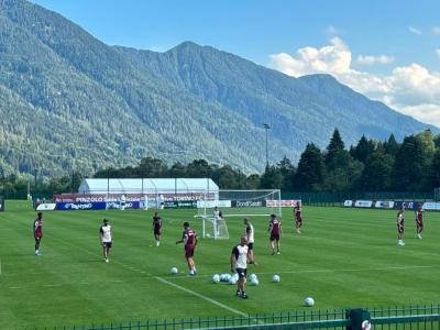 Pinzolo, l’allenamento: sessione tattica, Ilic in gruppo, Zapata ancora fuori