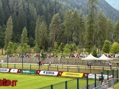 Pinzolo, 150 tifosi in arrivo dal Piemonte seguono l’amichevole fuori dall’impianto