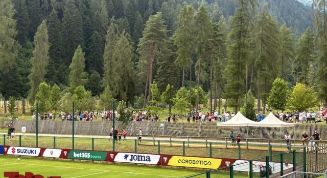 Pinzolo, 150 tifosi in arrivo dal Piemonte seguono l’amichevole fuori dall’impianto