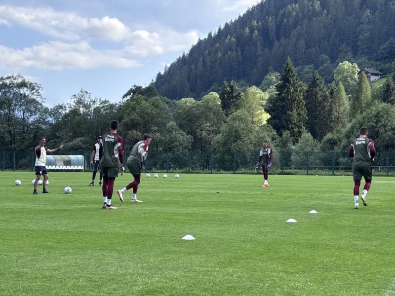 Pinzolo, l’allenamento: differenziato per Adams e Simeone, Zapata in gruppo