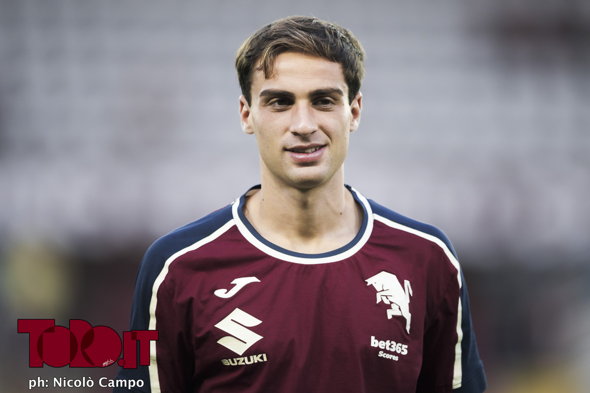 Oristanio: “Se io sterzo e mi prende il piede, è rigore al 100%. Il calcio è semplice”