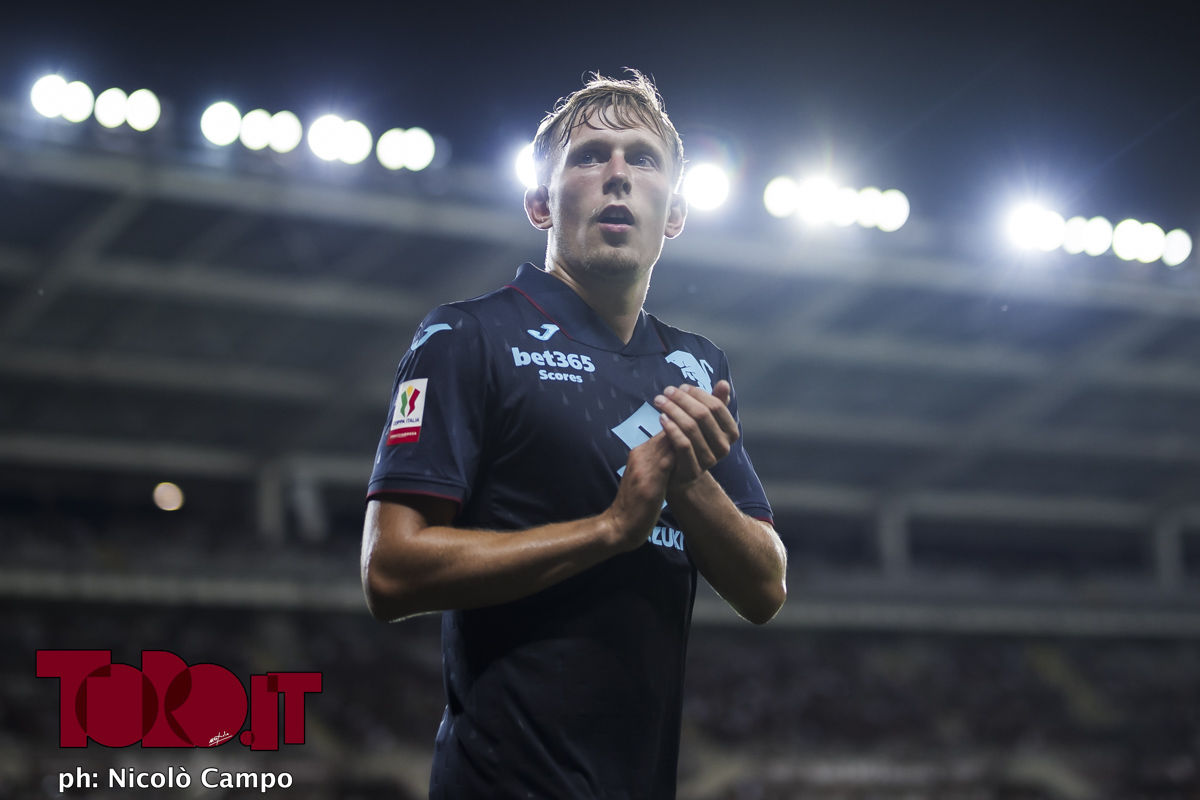 Pedersen: “Prima vittoria e assist”, Simeone: “Si comincia così”. Le reazioni granata sui social