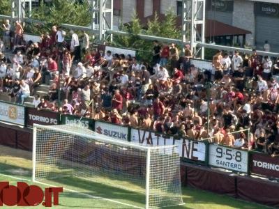 Gli Ultras al Filadelfia, c’è lo striscione “Vattene”