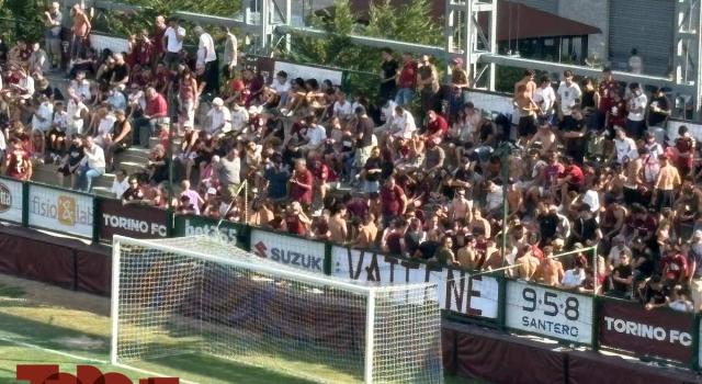 Gli Ultras al Filadelfia, c’è lo striscione “Vattene”