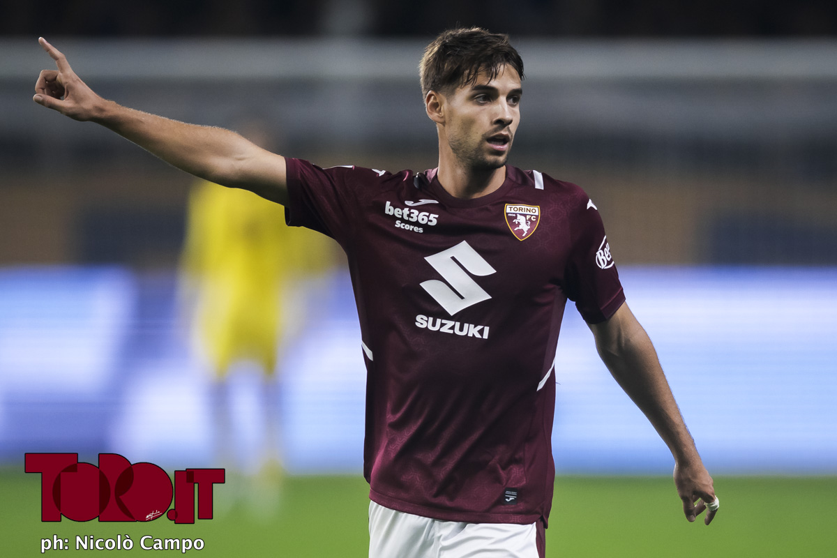 https://www.toro.it/wp-content/uploads/2026/10/0NC1044.jpg La probabile formazione del Torino: ballottaggi a centrocampo, davanti Adams e Simeone