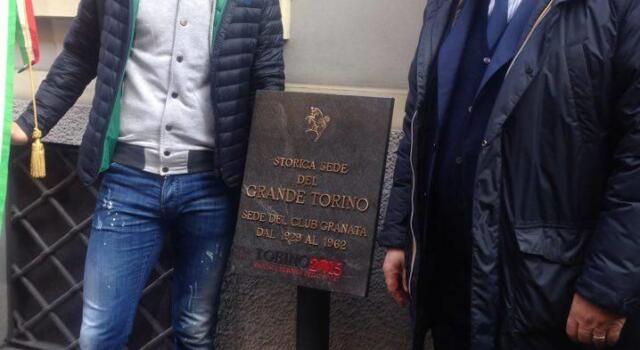 Live / La cerimonia di inaugurazione del leggio di fronte alla storica sede