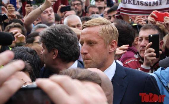 Glik legge i nomi dei Caduti: commozione a Superga