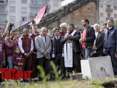 Don Robella benedice la prima pietra: “Oggi non sono da solo”