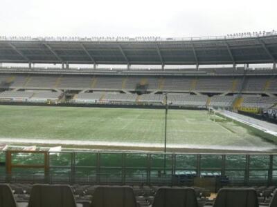 Toro, giardinieri al lavoro per la neve all’Olimpico